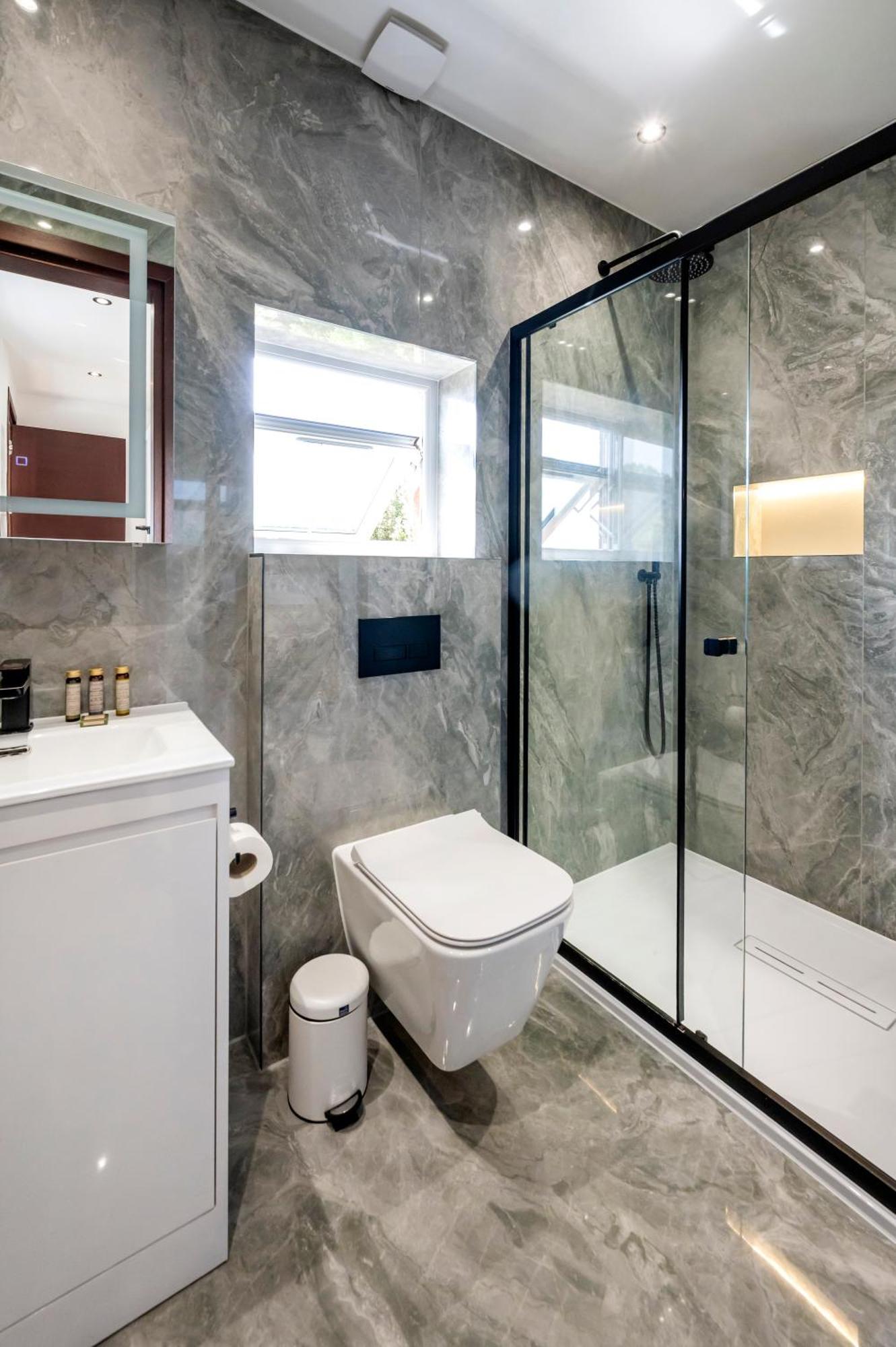 Arcore Premium Islington Apartment *