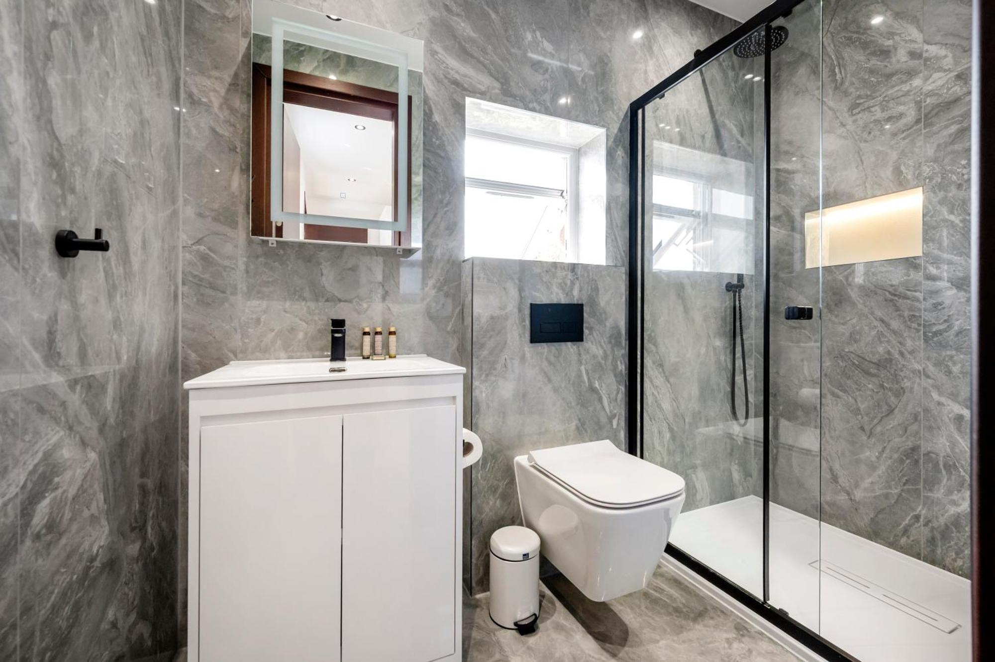 Arcore Premium Islington * London